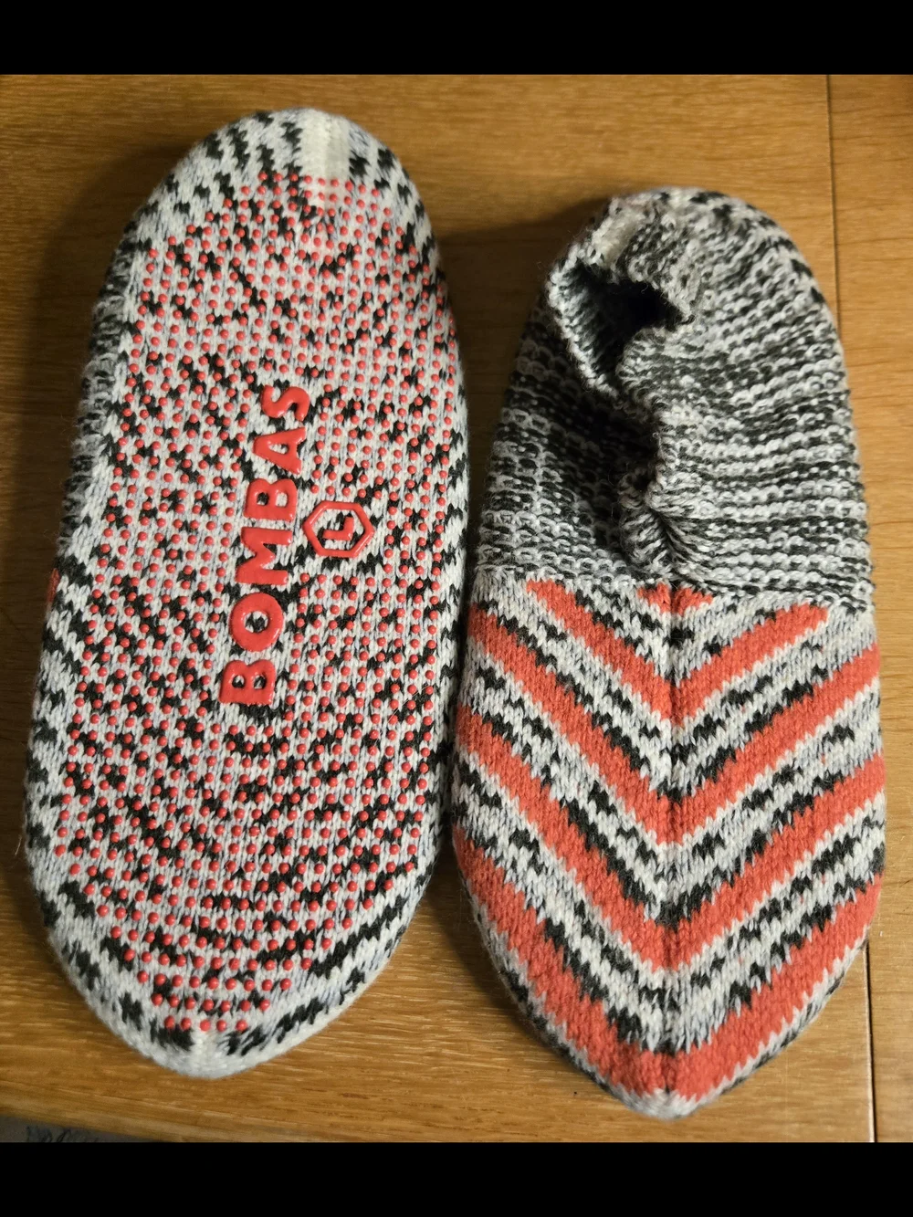 NWOT Bombas Gripper Slipper Size L - Grey & Coral